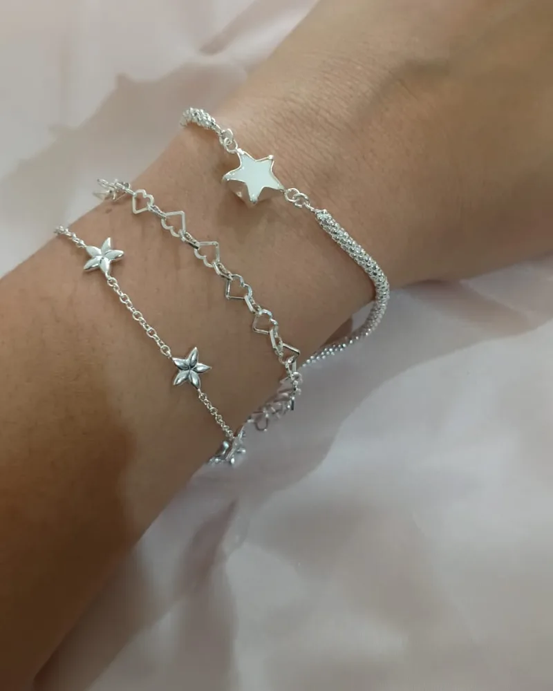Pulseras finas de plata con estrellas
